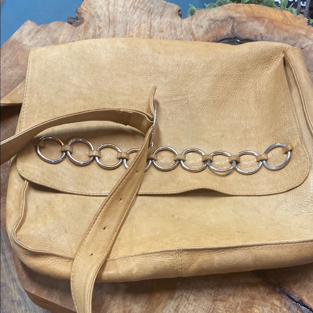 Chic Tan Leather Shoulder Bag with Chain Detail